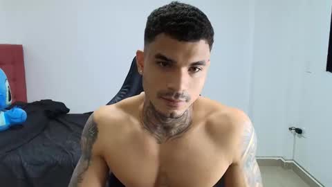 juan_gomez_1 online show from 12/19/25, 08:21