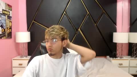 juan_saul1 online show from 04/23/26, 12:29