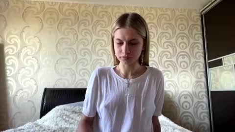 Lola online show from 05/27/26, 06:32