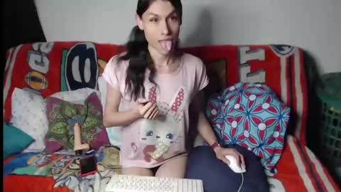 Snapshot of juanavelez9311 chatting on 01/05/25, 01:04 JUANA ALEJANDRA VELEZ online show from 01/05/25, 01:04