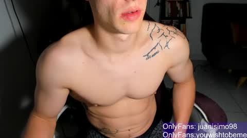 Snapshot of juanisimo_ chatting on 05/04/26, 01:56 JUANISIMO online show from 05/04/26, 01:56