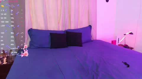 Blue online show from 10/23/25, 04:06