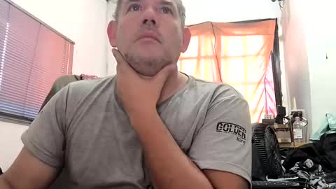 Snapshot of juanma_yahoo chatting on 11/09/25, 09:29 Juan Manuel online show from 11/09/25, 09:29