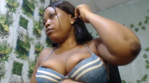 Snapshot of juicy_gold22 chatting on 01/05/25, 10:19 Mariagold online show from 01/05/25, 10:19