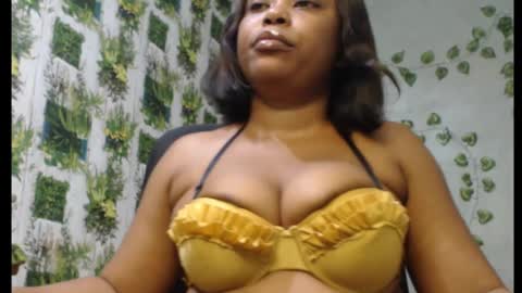 Snapshot of juicy_gold22 chatting on 01/13/25, 01:02 Mariagold online show from 01/13/25, 01:02