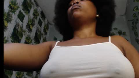 Snapshot of juicy_gold22 chatting on 02/23/25, 07:33 Mariagold online show from 02/23/25, 07:33