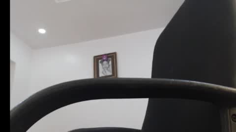 Snapshot of juicy_gold22 chatting on 12/20/25, 12:23 Mariagold online show from 12/20/25, 12:23