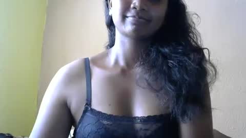 Snapshot of juicy_pretty chatting on 02/03/25, 11:31 stellah online show from 02/03/25, 11:31