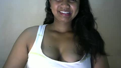 Snapshot of juicy_pretty chatting on 10/11/25, 02:00 stellah online show from 10/11/25, 02:00