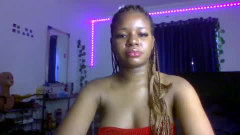 Snapshot of juicy_pussy1122 chatting on 10/02/25, 08:10 Emily online show from 10/02/25, 08:10