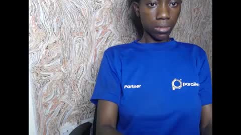 Snapshot of juicyberryx chatting on 02/03/25, 06:13 queen online show from 02/03/25, 06:13