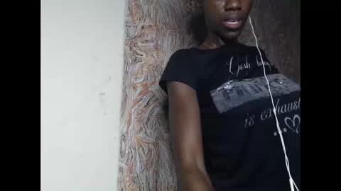 Snapshot of juicyberryx chatting on 02/05/25, 03:34 queen online show from 02/05/25, 03:34
