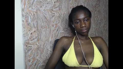 Snapshot of juicyberryx chatting on 02/08/25, 05:08 queen online show from 02/08/25, 05:08