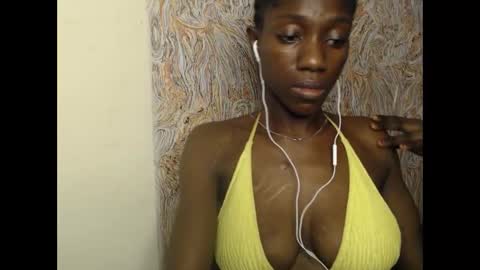Snapshot of juicyberryx chatting on 02/21/25, 08:18 queen online show from 02/21/25, 08:18