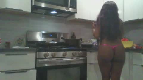 Snapshot of juicyexotic chatting on 11/21/25, 09:52 JuicyExotic online show from 11/21/25, 09:52