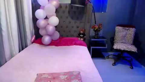 Snapshot of juicyliciousgirl chatting on 05/05/26, 01:08 Den online show from 05/05/26, 01:08