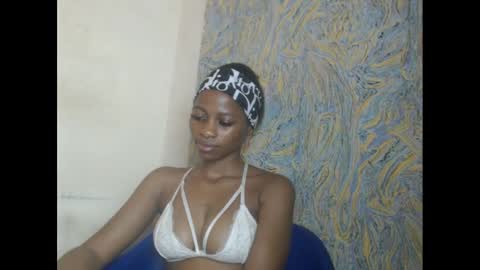 juicypiexx online show from 02/18/25, 04:26