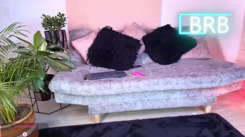 Snapshot of jules_n_gia chatting on 01/11/26, 04:23 Jules and Gia online show from 01/11/26, 04:23