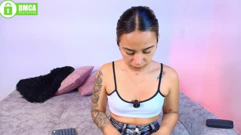 Snapshot of jules_n_gia chatting on 04/24/26, 03:58 Jules and Gia online show from 04/24/26, 03:58