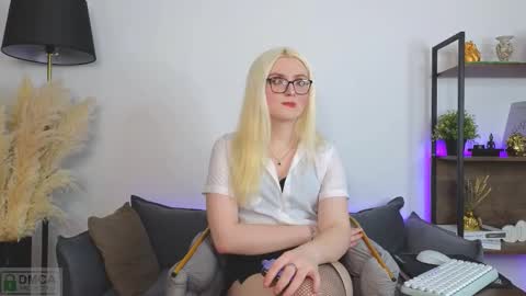 Snapshot of jules_night chatting on 09/29/25, 10:14 Jules Night online show from 09/29/25, 10:14