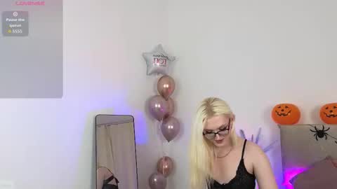 Snapshot of jules_night chatting on 10/29/25, 11:39 Jules Night online show from 10/29/25, 11:39