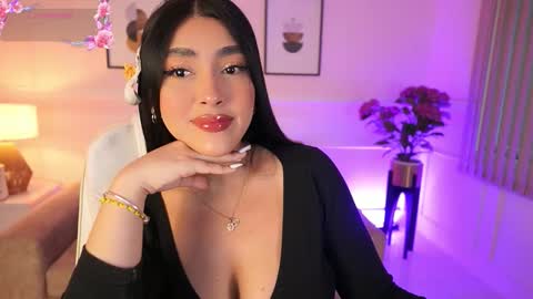 Snapshot of julesbennet chatting on 12/04/25, 11:30 Jules Bennett online show from 12/04/25, 11:30