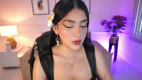 Snapshot of julesbennet chatting on 12/05/25, 11:30 Jules Bennett online show from 12/05/25, 11:30