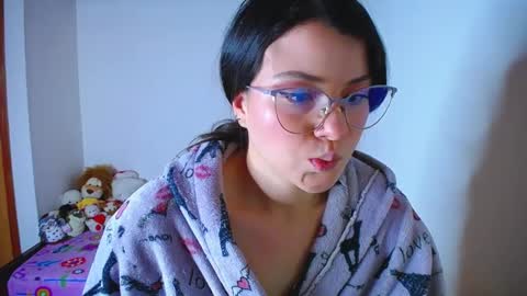 Snapshot of juli05star chatting on 10/05/25, 08:51 Juliana online show from 10/05/25, 08:51