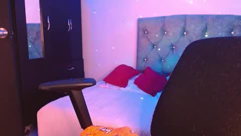  Juliana Torres  online show from 03/07/25, 07:49