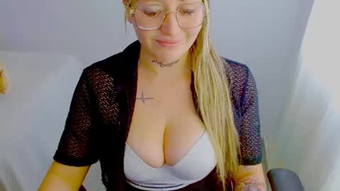  Juliana Torres  online show from 09/17/25, 05:36