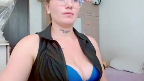 Snapshot of juli_69 chatting on 07/31/26, 03:55 Juliana Torres online show from 07/31/26, 03:55