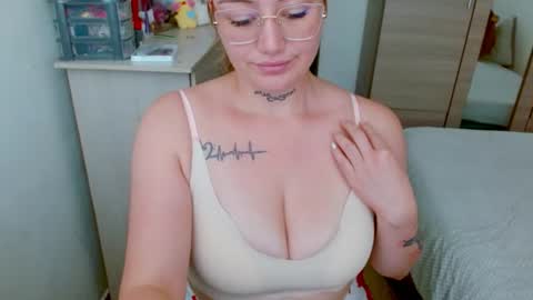 Snapshot of juli_69 chatting on 08/03/26, 04:55 Juliana Torres online show from 08/03/26, 04:55