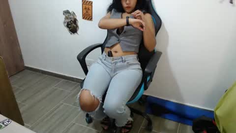 Snapshot of juli_love11 chatting on 01/06/25, 10:58 JULIETA online show from 01/06/25, 10:58