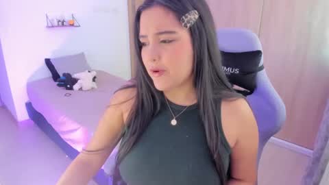 Snapshot of juli_santos_22 chatting on 12/28/24, 12:45 juli_santos_22 online show from 12/28/24, 12:45