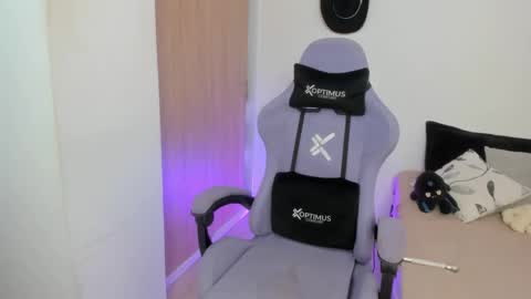 Snapshot of juli_santos_22 chatting on 03/08/25, 06:47 juli_santos_22 online show from 03/08/25, 06:47