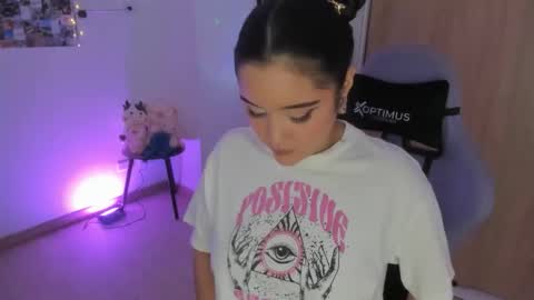 Snapshot of juli_santos_22 chatting on 09/17/25, 07:04 juli_santos_22 online show from 09/17/25, 07:04