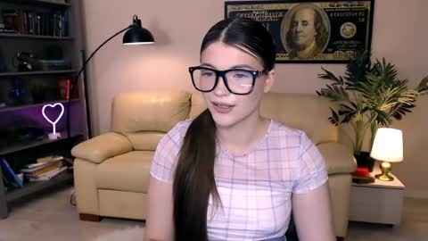 Snapshot of julia485262 chatting on 06/07/26, 01:37 julia485262 online show from 06/07/26, 01:37