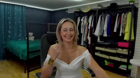julia__cherry_ online show from 12/05/25, 01:20