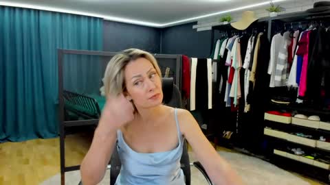 julia__cherry_ online show from 05/09/26, 02:33