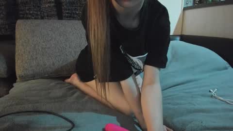 Snapshot of julia__miln chatting on 01/14/25, 05:08 im Julia online show from 01/14/25, 05:08