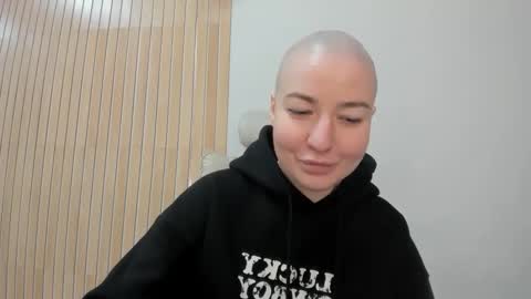 julia bright online show from 04/10/26, 02:22