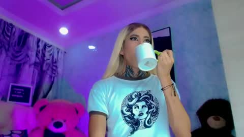 Snapshot of julia_bulette1 chatting on 06/16/26, 12:02 julia_bulette1 online show from 06/16/26, 12:02