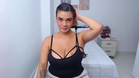 julia online show from 02/09/25, 06:47