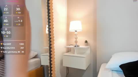 J U L IA   M A R T I N E Z online show from 01/30/25, 02:25