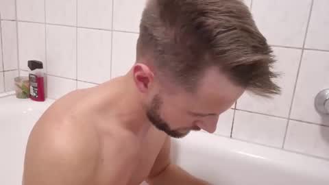 Snapshot of julia_official chatting on 10/18/25, 09:04 julia_official online show from 10/18/25, 09:04