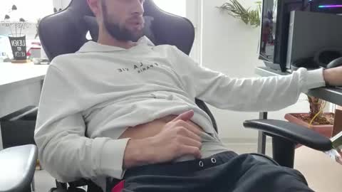 Snapshot of julia_official chatting on 02/05/26, 12:21 julia_official online show from 02/05/26, 12:21