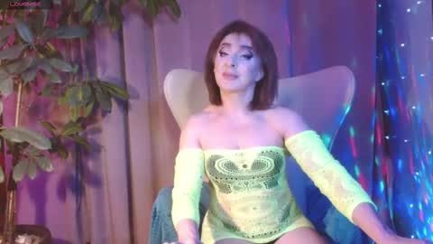 Snapshot of julia_renard chatting on 10/19/25, 03:45 Julia online show from 10/19/25, 03:45