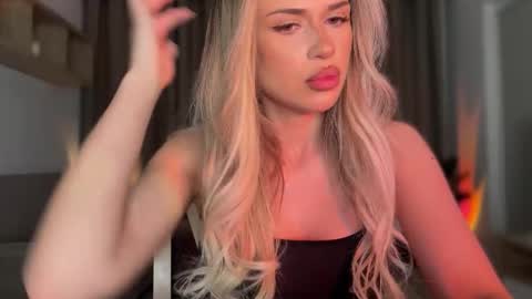 Snapshot of julia_rle chatting on 11/17/25, 11:10 Julia R Le online show from 11/17/25, 11:10