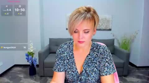 Snapshot of julia_wilsons chatting on 10/22/25, 06:24 Julia online show from 10/22/25, 06:24