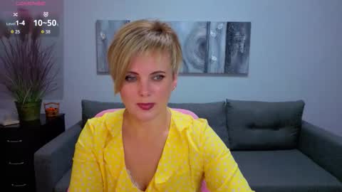 Snapshot of julia_wilsons chatting on 11/15/25, 06:44 Julia online show from 11/15/25, 06:44